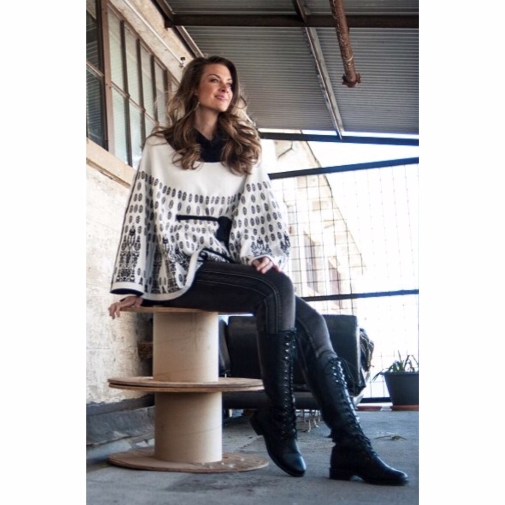 Reversible Black & White Cape
